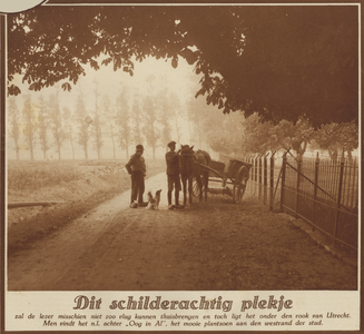 872785 Afbeelding van een paard en wagen met twee landbouwers, op een landweggetje achter de wijk Oog in Al te Utrecht.